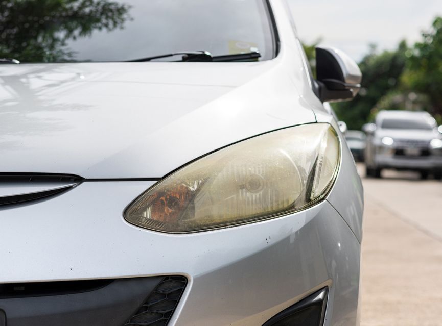 Dirty headlight - Headlight restoration from Prairie Wind BG